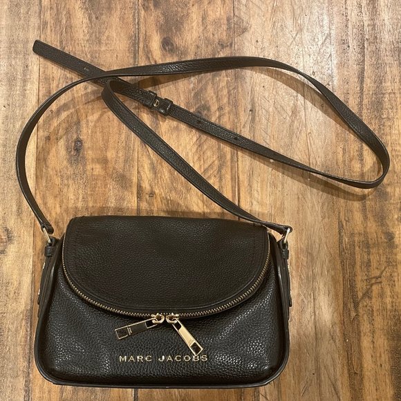 Marc Jacobs Handbags - Marc Jacobs The Groove Leather Mini Messenger Bag Color Black